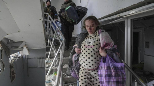Nga tố Ukraine dàn dựng cảnh thai phụ bị thương