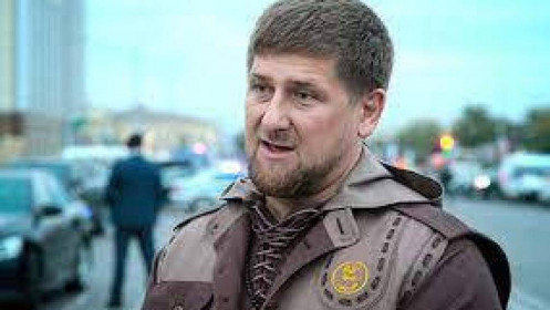 Lãnh đạo Cộng hòa Chechnya mặc quân phục xuất hiện gần Kiev