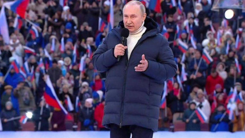 Ông Putin bất ngờ xuất hiện, ca ngợi quân đội Nga ở Ukraine