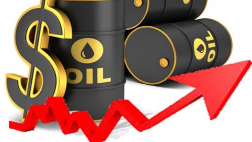 Dầu vọt hơn 7% khi EU cân nhắc cấm vận dầu Nga