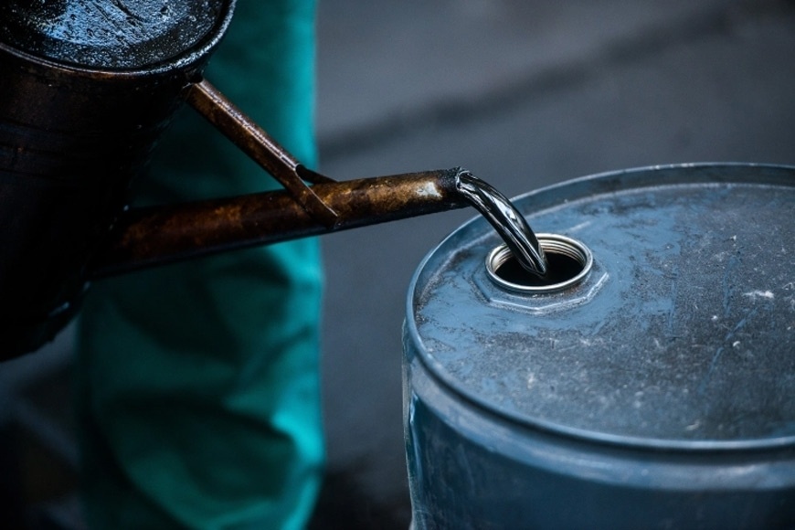 Giá dầu duy trì đà hồi phục do lo ngại nguồn cung sụt giảm từ Nga