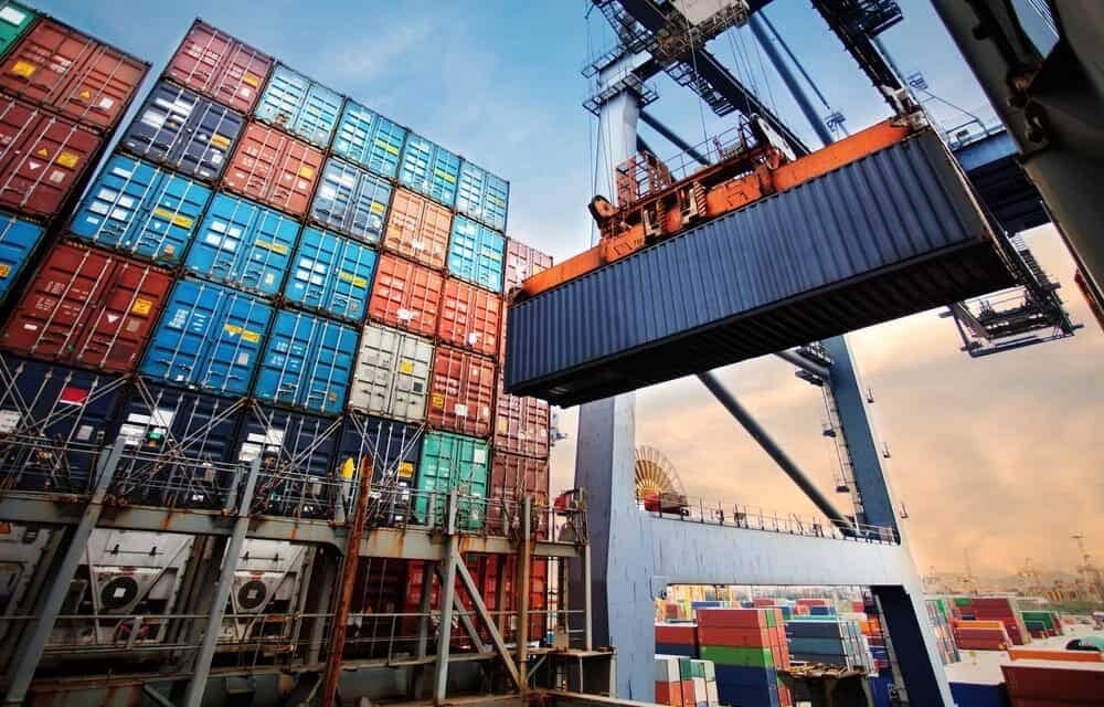 Giá container tăng mạnh trở lại khi Trung Quốc nới lỏng tình trạng khóa cửa. Siêu đô thị bị khóa ở  ...