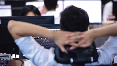 Mua cổ phiếu nóng có thể bỏng tay