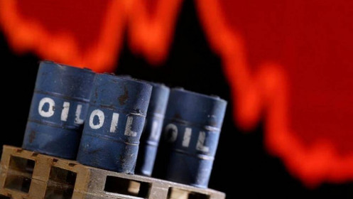 Giá dầu thế giới bật tăng, quay về mốc 100 USD