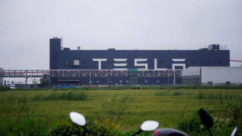 Nhà máy Tesla ở Thượng Hải chật vật hoạt động lại