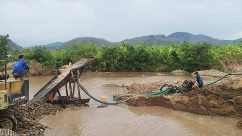 Bình Thuận: Nhức nhối nạn khai thác cát trái phép