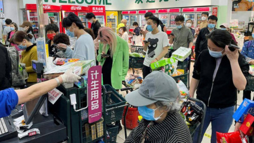 Người Bắc Kinh đổ xô mua hàng vì lo phong tỏa