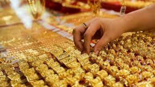 Vàng trong nước nới rộng khoảng cách với giá vàng thế giới lên gần 19 triệu đồng/lượng