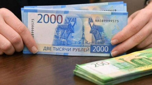 Chuyên gia Nga bàn về sự phục hồi bí ẩn của đồng rúp