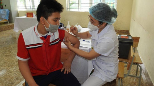 Phó thủ tướng đốc thúc tiến độ tiêm vaccine Covid-19 cho trẻ từ 5 tuổi