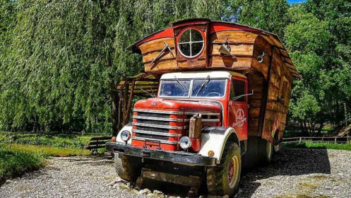 Ngôi nhà xe tải 25m2 đẹp như mơ của cặp đôi người Hungary