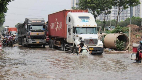 Hà Nội: Đường ngập, trạm bơm tiêu úng 4.700 tỷ đồng tê liệt