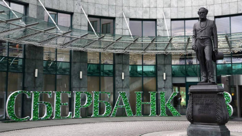 EU loại ngân hàng lớn nhất Nga khỏi SWIFT - biện pháp "cứng rắn" có mang lại hiệu quả?