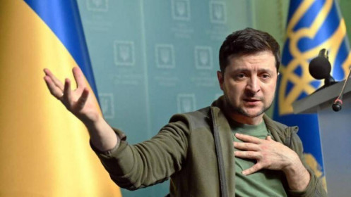 Tổng thống Zelensky thừa nhận Ukraine không thể tấn công trên chiến trường, thua Nga về thứ này