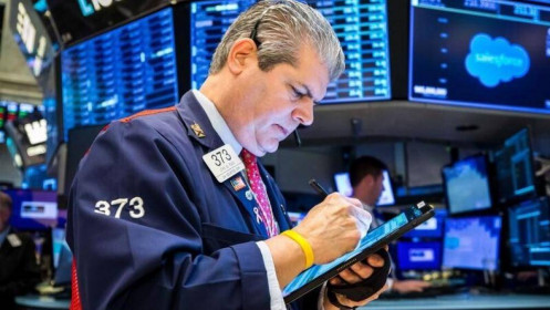 Dow Jones tương lai quay đầu giảm gần 600 điểm