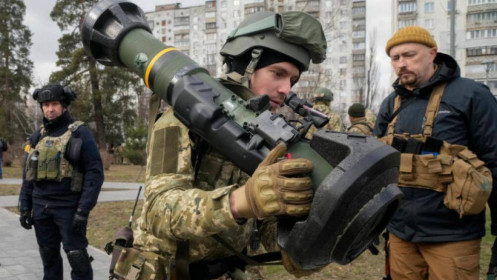 Anh viện trợ thêm 1,2 tỷ USD vũ khí cho Ukraine