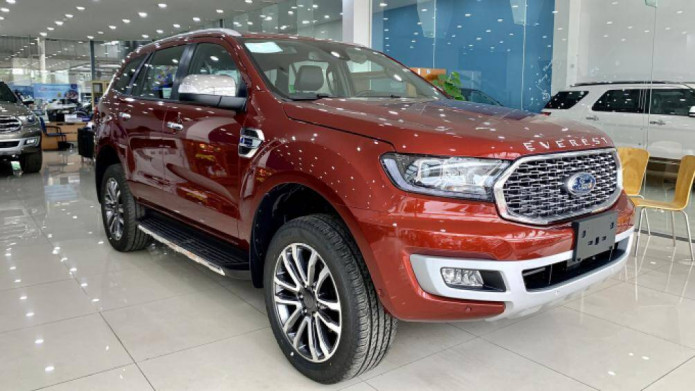 Ford Everest giảm giá 100 triệu xả hàng tồn