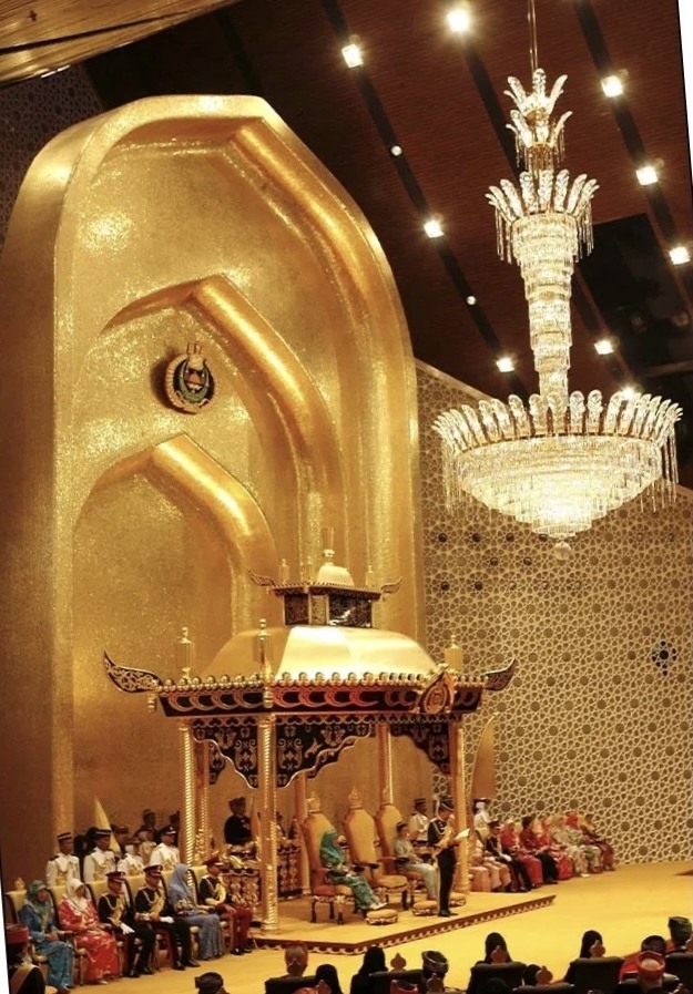 Những tài sản dát vàng của Quốc vương Brunei