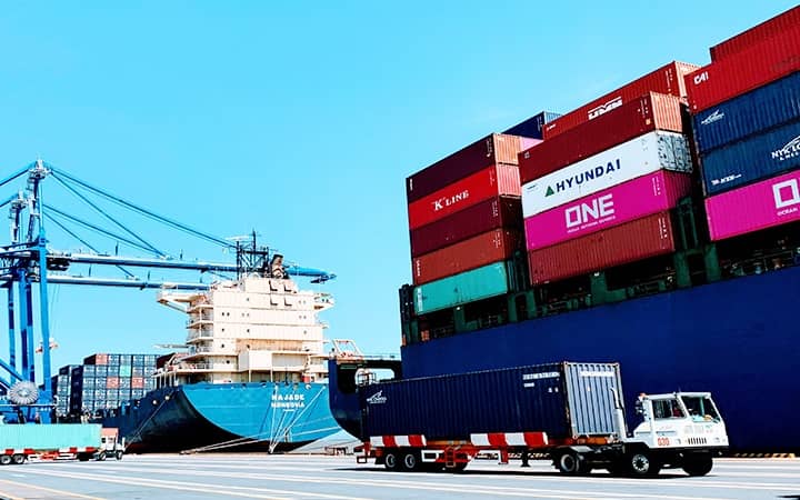 Doanh nghiệp liệu có bớt khó khi giá xăng giảm?