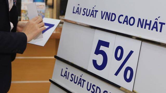 Việt Nam nâng lãi suất 1%, ảnh hưởng thế nào tới thị trường chứng khoán?