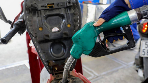 Giá xăng, dầu giảm 100-400 đồng mỗi lít
