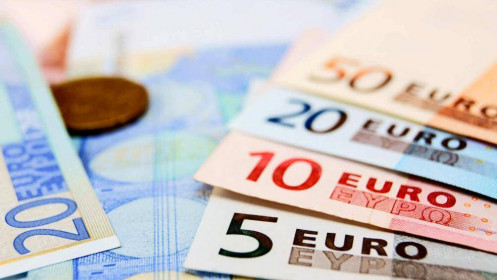 Euro rơi xuống đáy 20 năm so với USD vì nỗi lo suy thoái