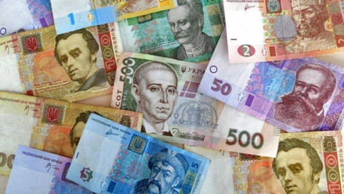 Ukraine hạ giá nội tệ thêm 25%
