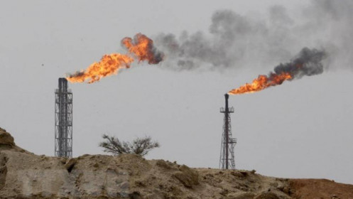Taliban ký thỏa thuận nhập khẩu 350.000 tấn dầu từ Iran