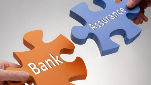 Nhân viên ngân hàng bán bảo hiểm: Giữa "ngã ba đường", băn khoăn chọn ngân hàng hay bảo hiểm?