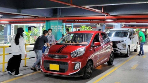 Nhà xe Tân Sơn Nhất ngưng cho taxi công nghệ đón khách trên lầu