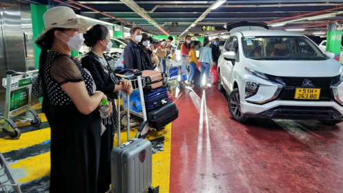Quy định mới về làn đón khách của xe công nghệ tại sân bay Tân Sơn Nhất
