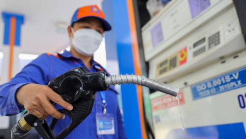 Giá xăng giảm lần thứ tư liên tiếp