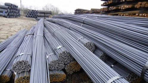 Nguyên nhân khiến cổ phiếu thép bất ngờ tăng dựng trong phiên 1/8