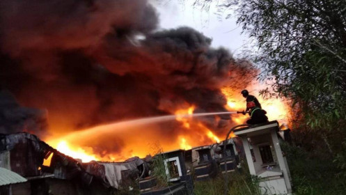 Cháy lớn công ty sản xuất keo ở Long An: Thiệt hại ước tính hàng chục tỷ đồng