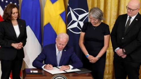 Ông Biden ký duyệt kết nạp Phần Lan, Thụy Điển vào NATO