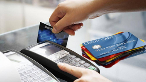 Cảnh báo rủi ro khi dùng dịch vụ rút tiền mặt từ thẻ tín dụng