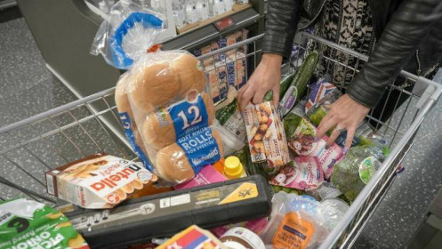 Lạm phát ở Anh vượt quá 10% do giá bánh mì và sữa tăng cao