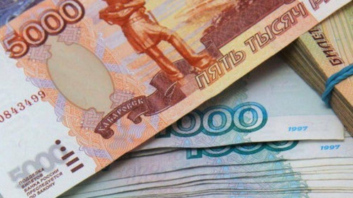 Ruble Nga tiến sát đỉnh 1 tháng so với USD