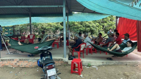 17 con bạc tụ tập tại quán cà phê đánh bạc trực tuyến với nhà cái bên Campuchia