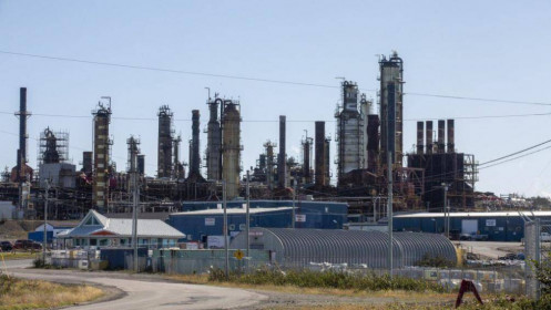 Nổ nhà máy lọc dầu trên đảo Newfoundland của Canada