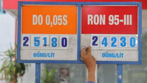 Vì sao giá dầu cao hơn xăng?