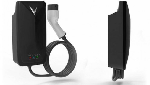 VinFast chính thức cung cấp bộ sạc ô tô điện treo tường 7,4kW, giá 9,4 triệu đồng