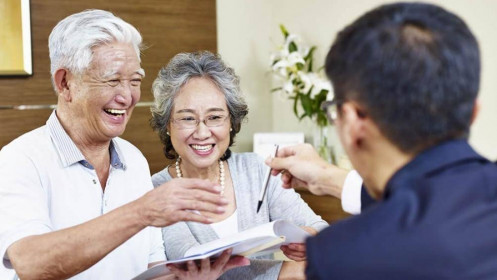Người cao tuổi nên mua bảo hiểm nhân thọ thế nào?