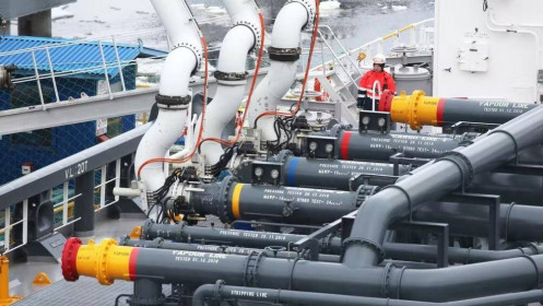 Giá dầu thô xuống thấp nhất 8 tháng vì lo suy thoái