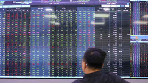 VN-Index xuống đáy 19 tháng