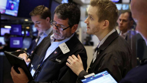 Dow Jones giảm 450 điểm, S&P 500 lập đáy mới 2022
