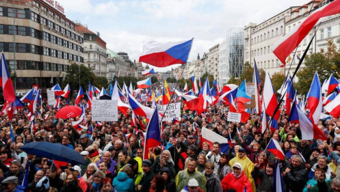 CH Séc: Biểu tình quy mô lớn chống chính phủ và phản đối tư cách thành viên NATO, EU