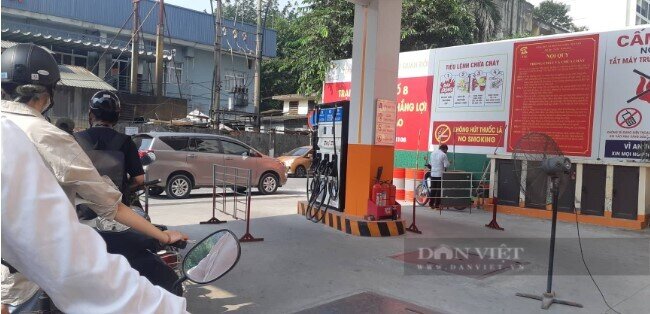 Một số cây xăng tại Hà Nội dùng đủ chiêu trò để bán ít xăng