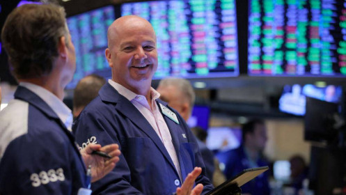 Dow Jones lại tăng mạnh hơn 700 điểm