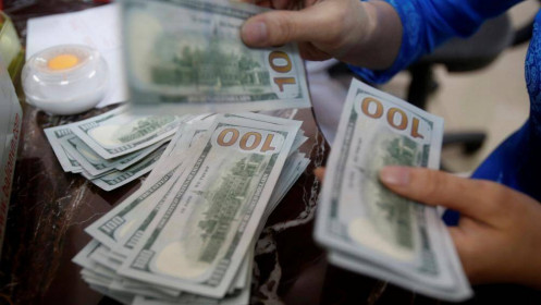 Ngân hàng UOB dự báo giá USD 12 tháng tới lên 24.300 đồng